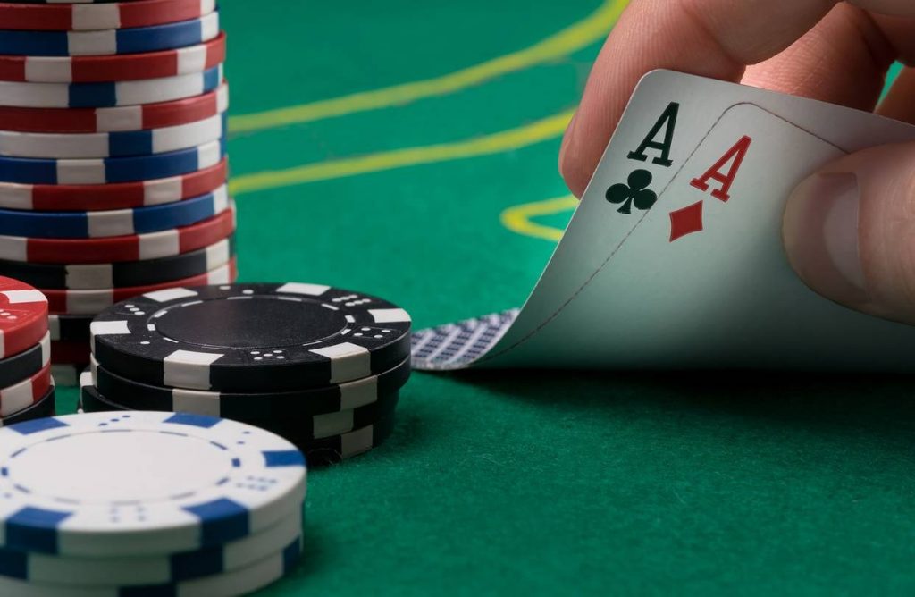 Play domino game